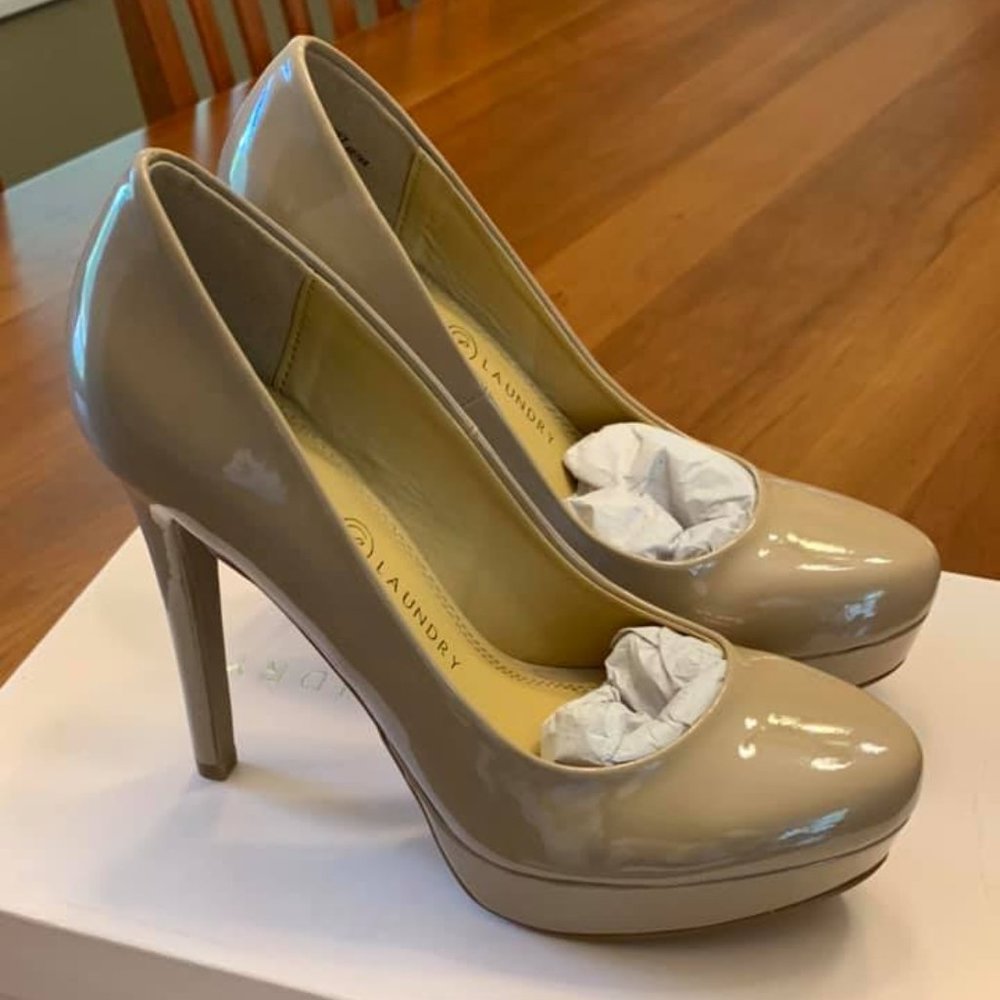 Chinese Laundry Wow nude patent platform pumps - Size 6.5